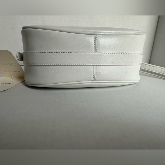 Authentic GIVENCHY vintage Shoulder bag flap gold hardware - Picture 8 of 15